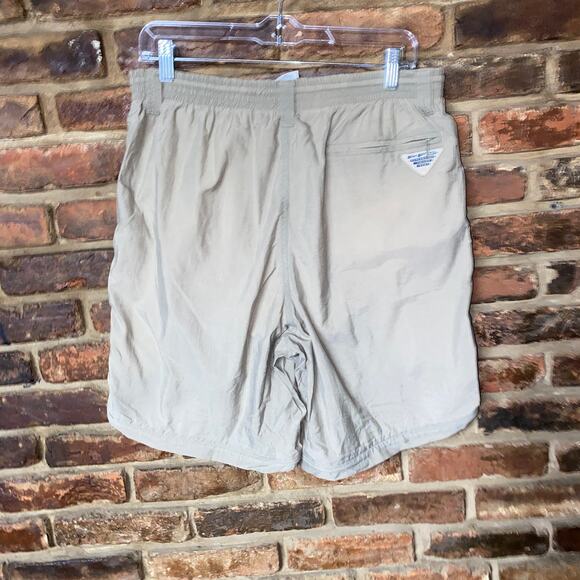 Columbia Beige Pull-On Elastic Waist Cargo Shorts w/ Lining Men's Size Medium - Picture 3 of 5